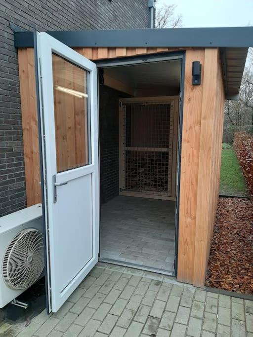 Vakantiehuis Eikzicht Gelegen Aan Het Bos Elsloo  Extérieur photo