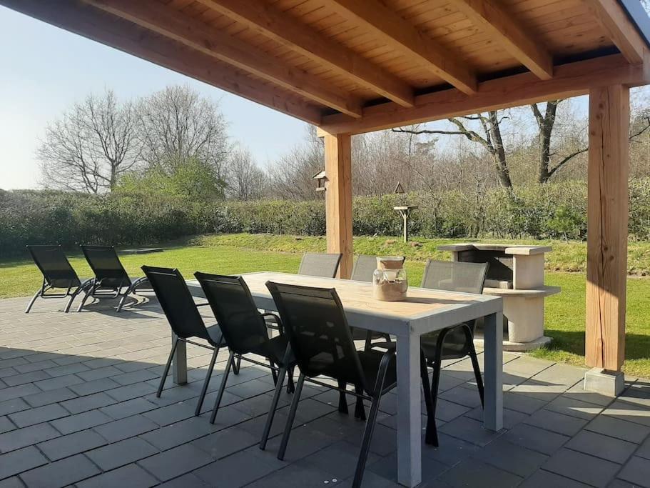 Vakantiehuis Eikzicht Gelegen Aan Het Bos Elsloo  Extérieur photo