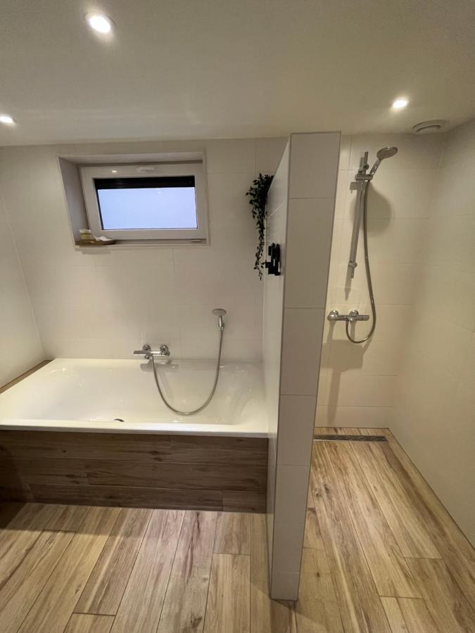 Vakantiehuis Eikzicht Gelegen Aan Het Bos Elsloo  Extérieur photo