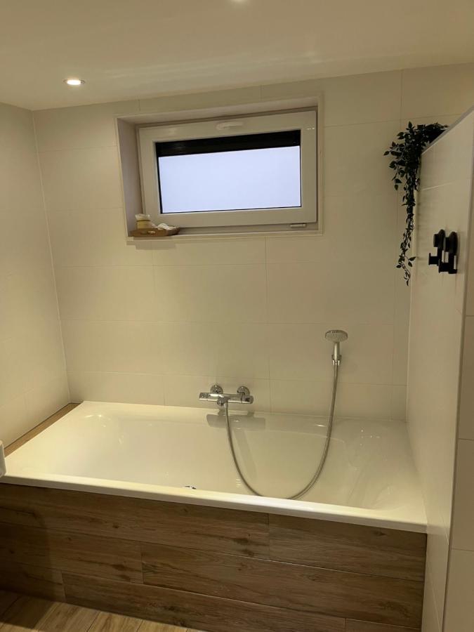 Vakantiehuis Eikzicht Gelegen Aan Het Bos Elsloo  Extérieur photo